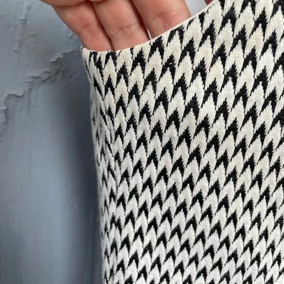 Karl Lagerfeld Paris Geometric Shift Dress, size 4 - Picture 5 of 13